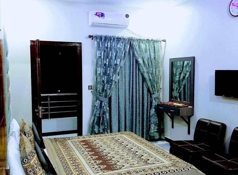 اتاق لوکس, Galaxy Inn Guest House