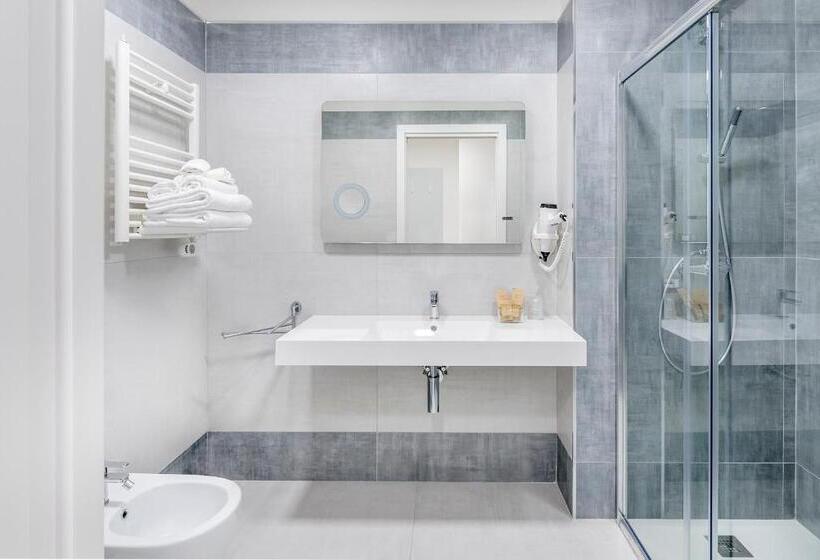 غرفة قياسية رباعية, Alfema Rooms