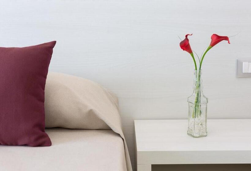 غرفة قياسية رباعية, Alfema Rooms