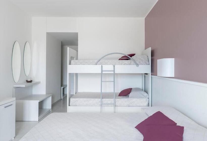 غرفة قياسية رباعية, Alfema Rooms