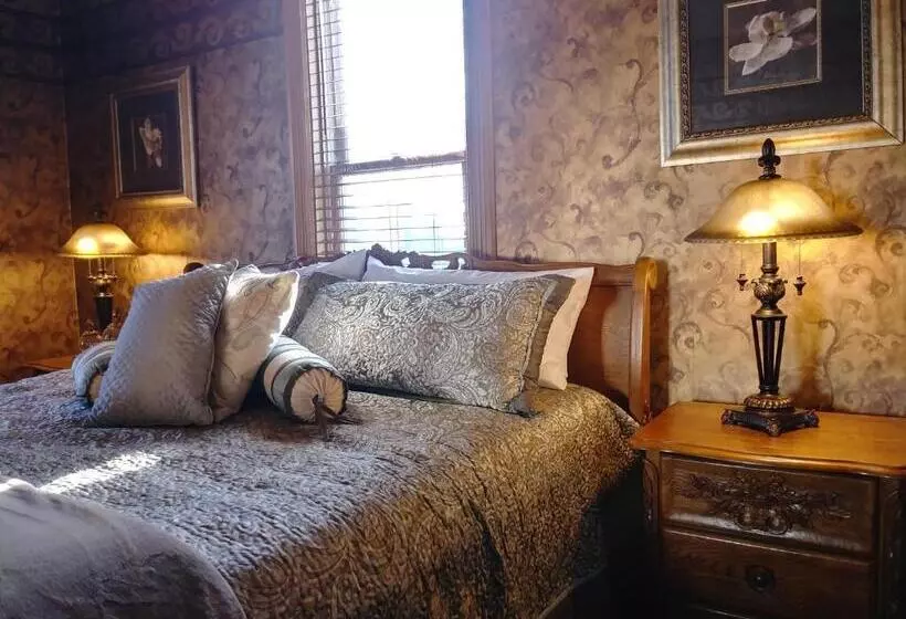 Deluxe Suite King Bed, The Thayer