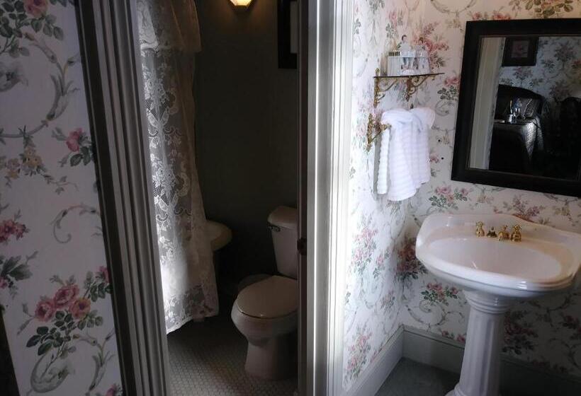 جناح, The Thayer