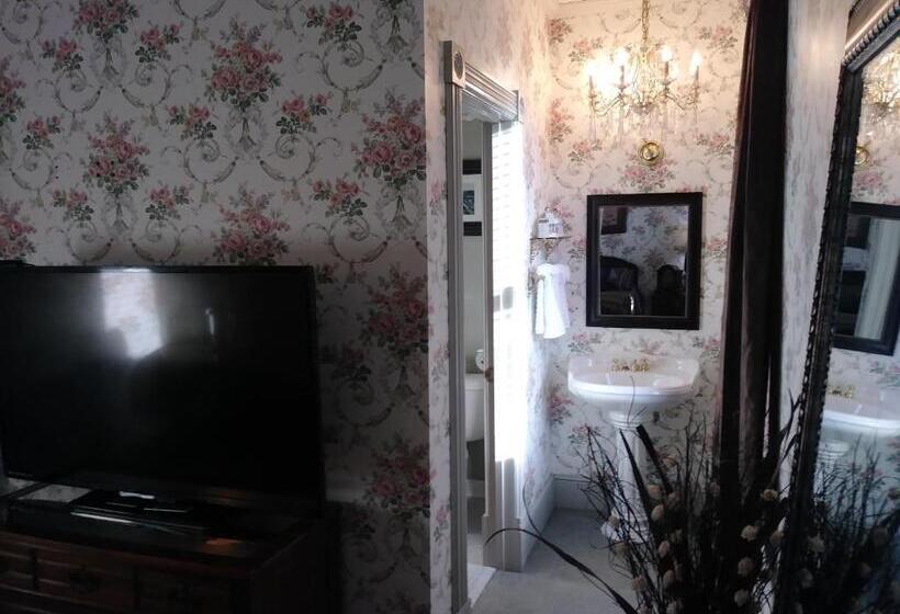 جناح, The Thayer