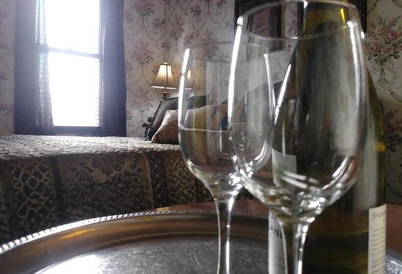 جناح, The Thayer