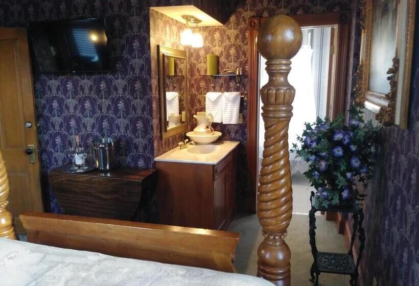 جناح, The Thayer