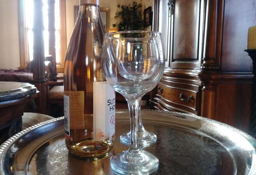 جناح ديلوكس, The Thayer