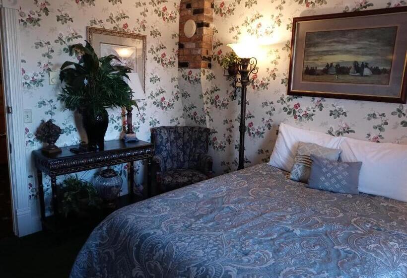 جناح مزود بجاكوزى, The Thayer