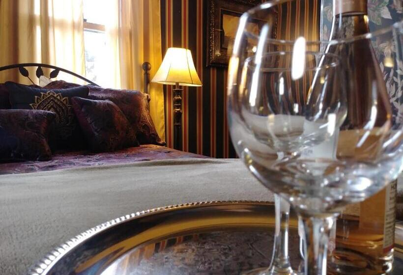 جناح, The Thayer