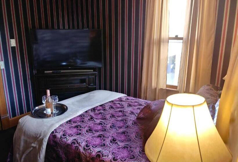 جناح, The Thayer