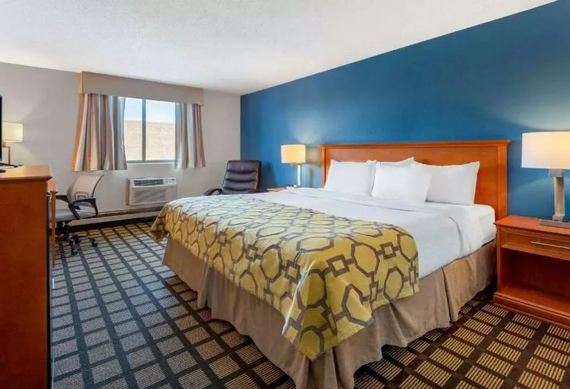 اتاق استاندارد با تخت بزرگ برای معلولان, Baymont By Wyndham Rochester Mayo Clinic Area