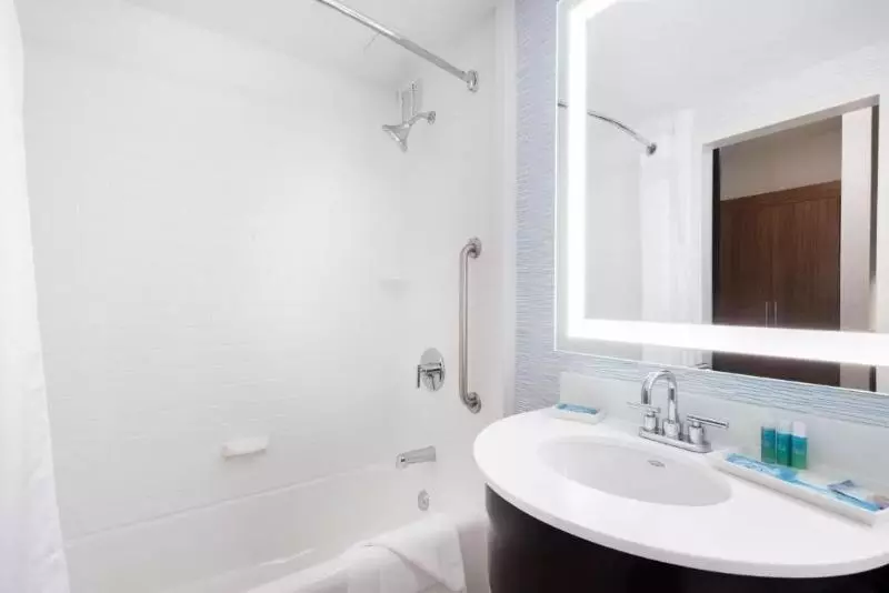 اتاق استاندارد با تخت بزرگ, Holiday Inn Express Boston Waltham, An Ihg