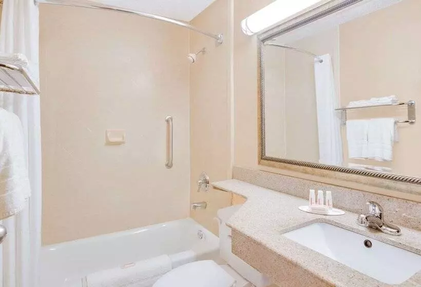 اتاق استاندارد با 2 تخت دوبل, Coastal Inn & Suites