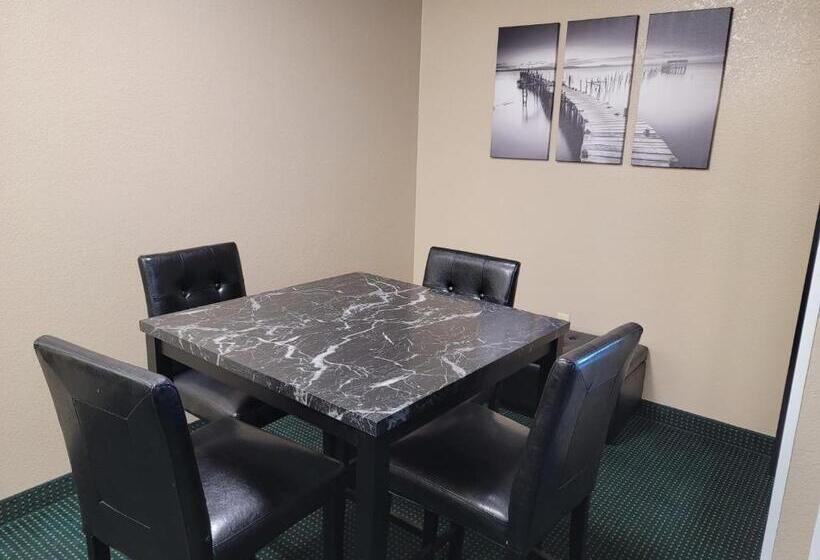 디럭스 스튜디오, Super 8 By Wyndham Ionia Mi