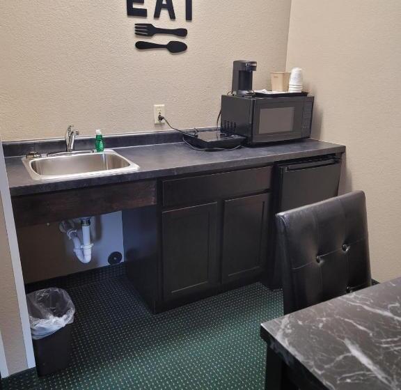 디럭스 스튜디오, Super 8 By Wyndham Ionia Mi