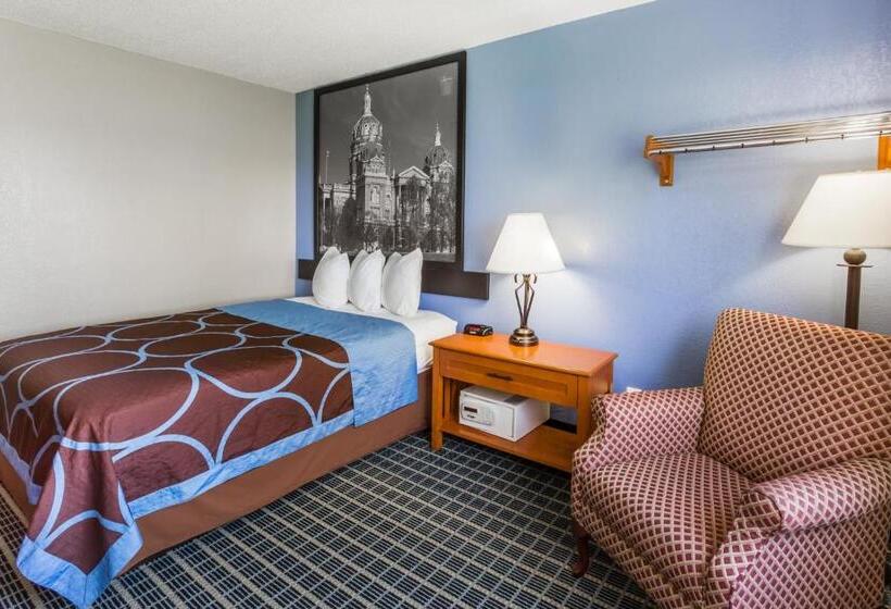 Quarto Estandar para Deficientes Físicos, Super 8 By Wyndham Iowa City/coralville