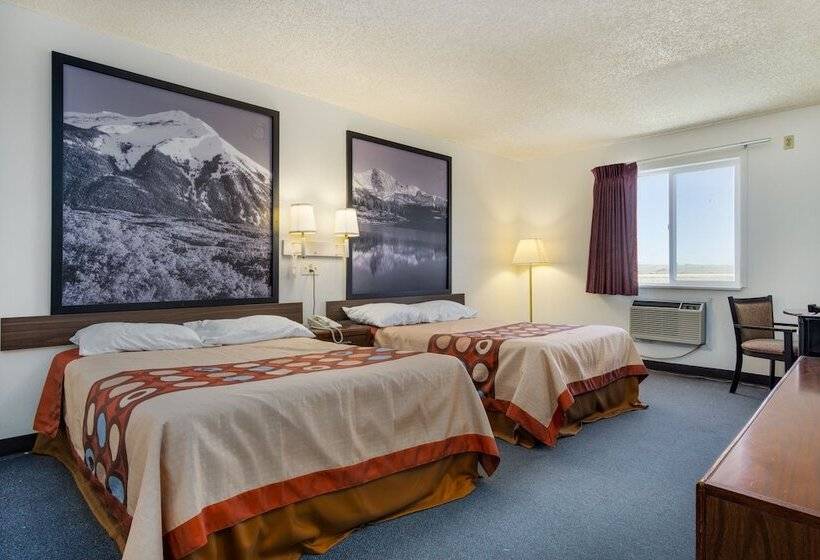 带2个双人床的标准工作室, Super 8 By Wyndham Limon