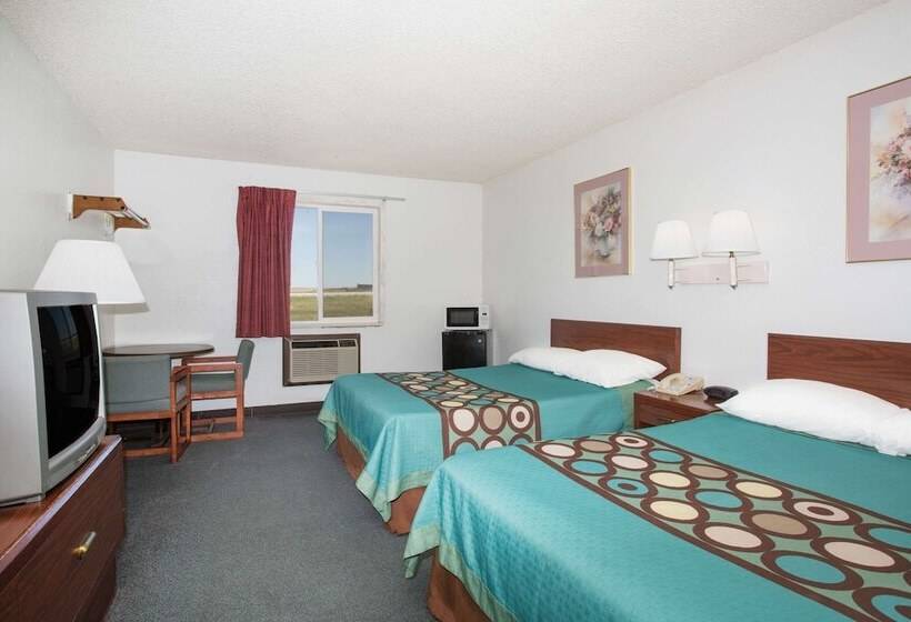 带2个双人床的标准工作室, Super 8 By Wyndham Limon