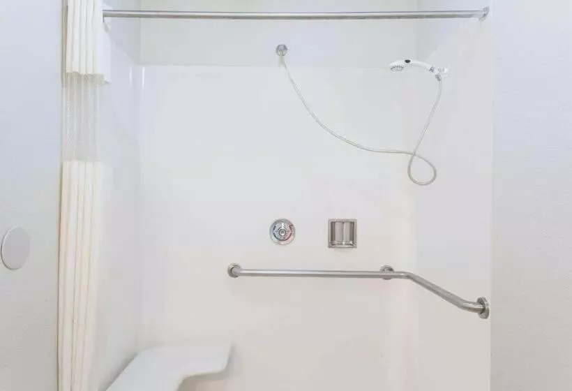 اتاق استاندارد برای معلولان, Upper Lake Inn & Suites