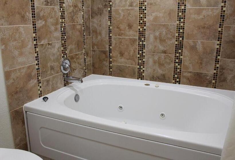 キングサイズベッドのスイートルーム, Upper Lake Inn & Suites