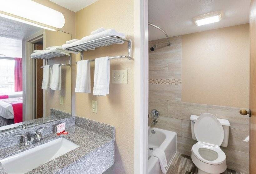 חדר סטנדרט שתי מיטות זוגיות, OYO Hotel Port Allen LA I-10 West