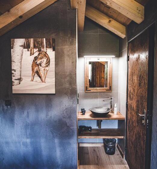 اتاق استاندارد با چشمانداز کوهستان, Les Mazots Des Fées