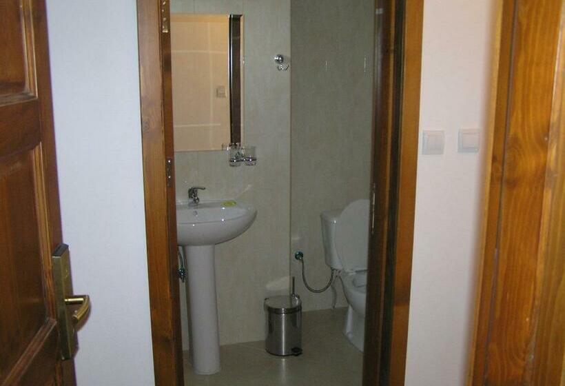 Pokój Czteroosobowy Standard, Leshten