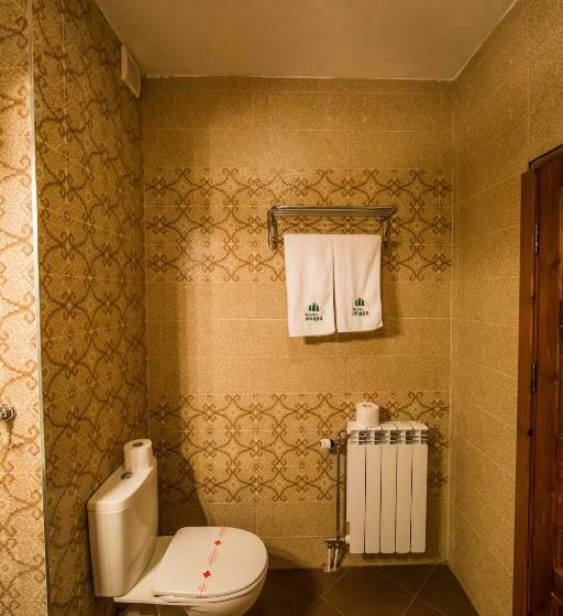 Pokój Czteroosobowy Standard, Leshten