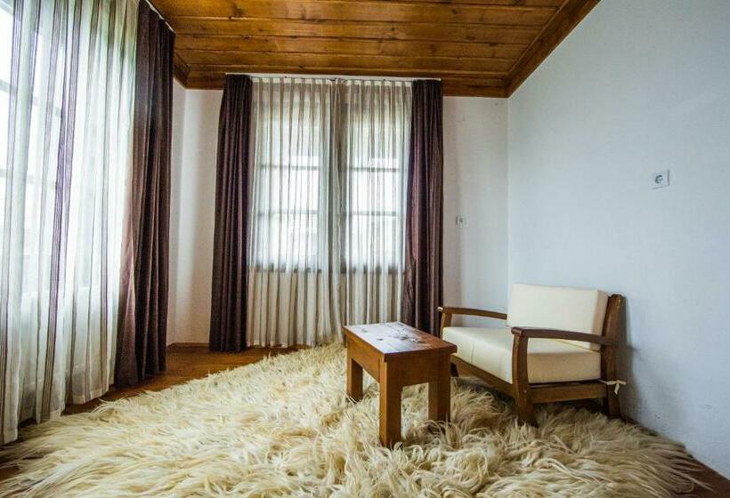 Pokój Czteroosobowy Standard, Leshten