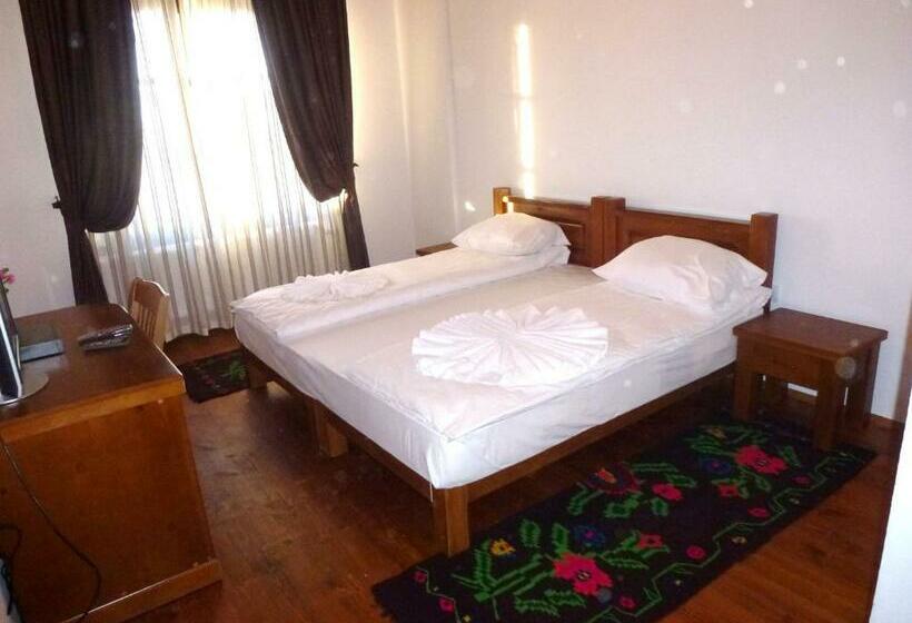 Pokój Czteroosobowy Standard, Leshten