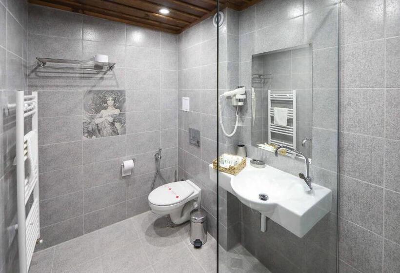 Pokój Comfort, Leshten