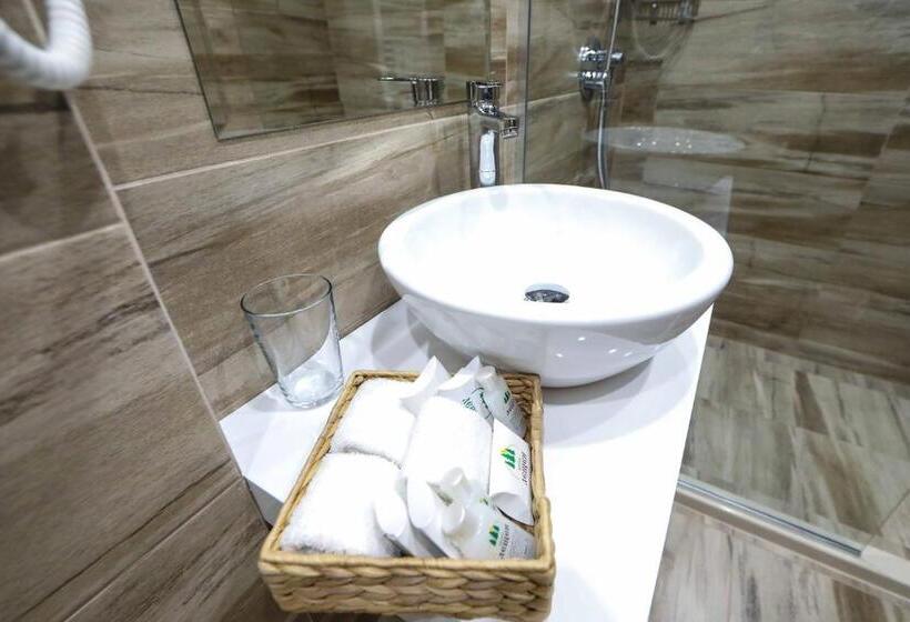 Pokój Standard Trzyosobowy, Leshten