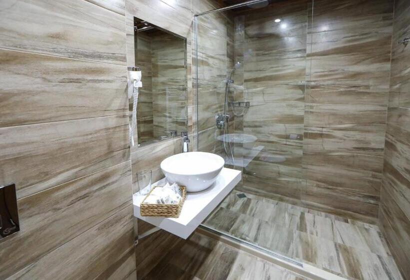 Pokój Standard Trzyosobowy, Leshten