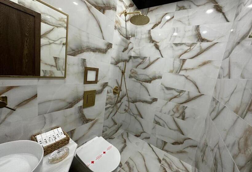 Pokój Czteroosobowy Standard, Leshten