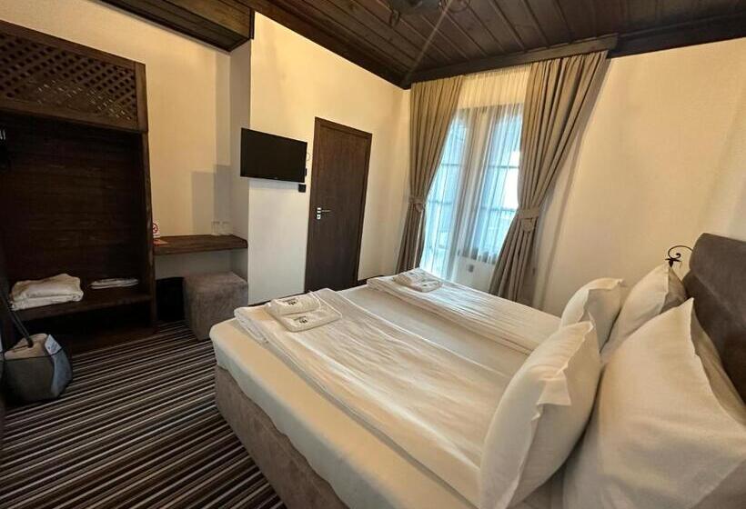 Pokój Czteroosobowy Standard, Leshten