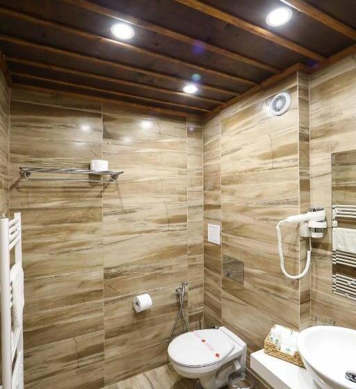 Pokój Standard Trzyosobowy, Leshten