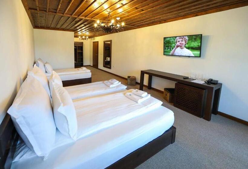 Pokój Standard Trzyosobowy, Leshten