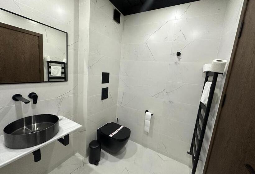 Pokój Deluxe, Leshten