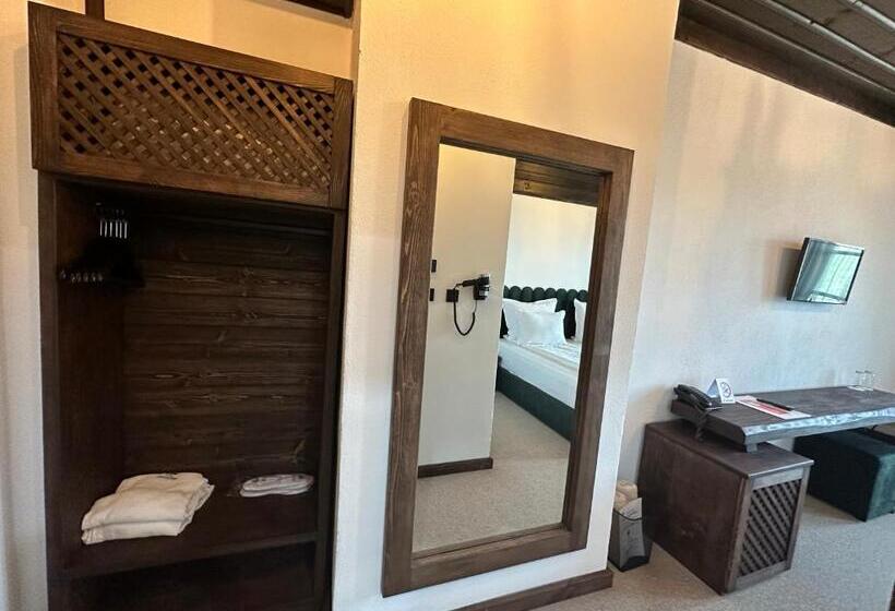 Pokój Deluxe, Leshten