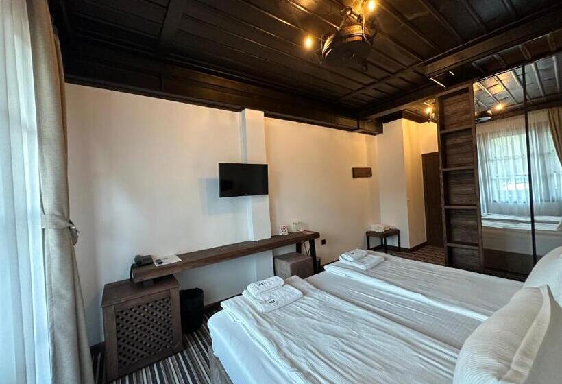 Pokój Czteroosobowy Standard, Leshten