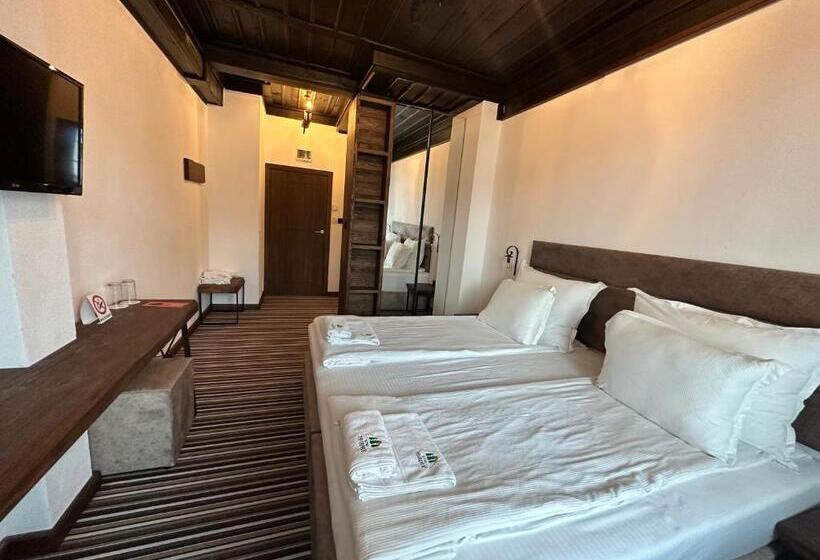 Pokój Czteroosobowy Standard, Leshten