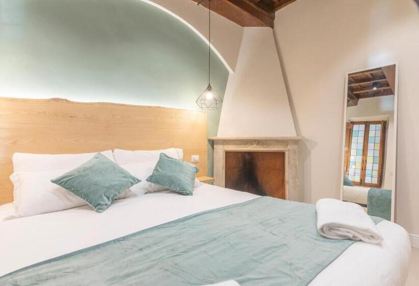 Camera Standard, Campo De' Fiori 34