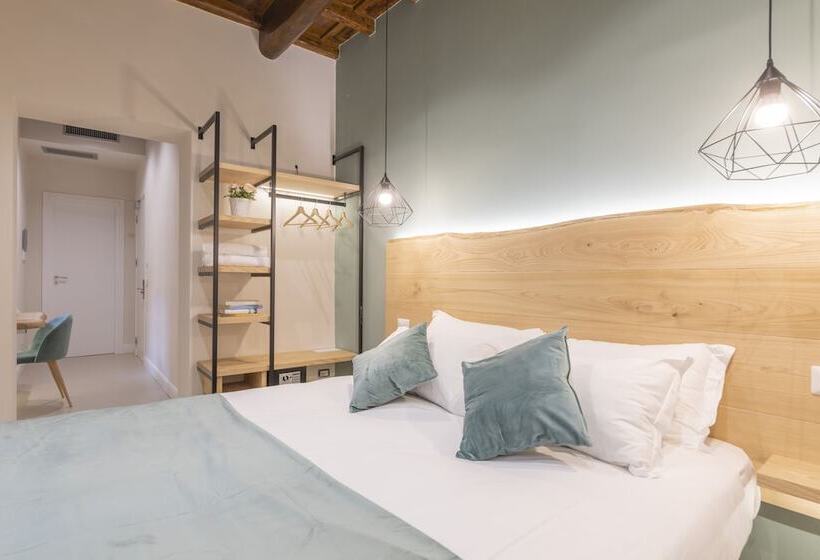 Camera Standard, Campo De' Fiori 34