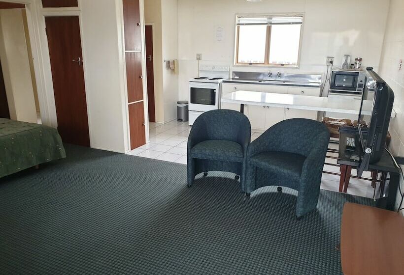 סטודיו משפחתי, Castletown Motel