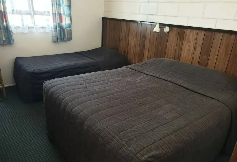 ファミリーステューディオ, Castletown Motel