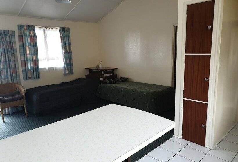 סטודיו משפחתי, Castletown Motel