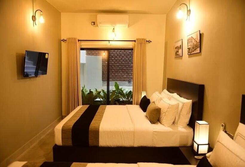 Deluxe Kolmen Hengen Huone, Pine Hill Residence