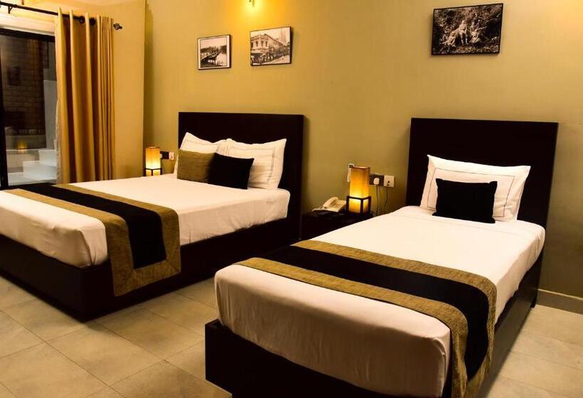 Deluxe Kolmen Hengen Huone, Pine Hill Residence
