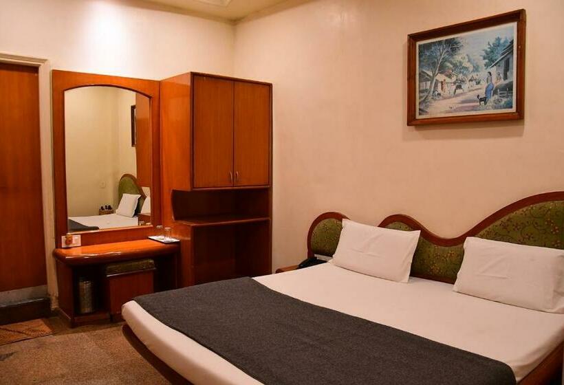 Standard-huone, Shripad Continental