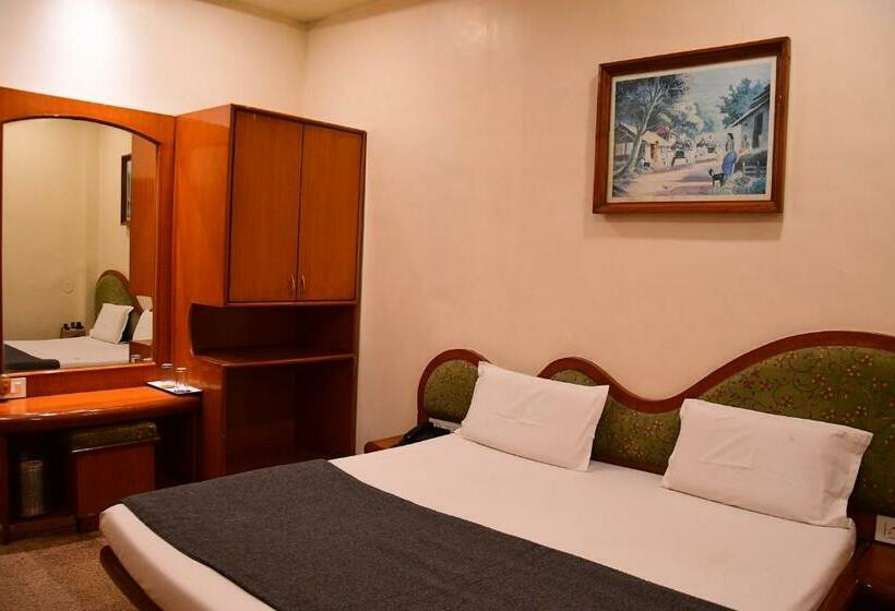 Standard-huone, Shripad Continental