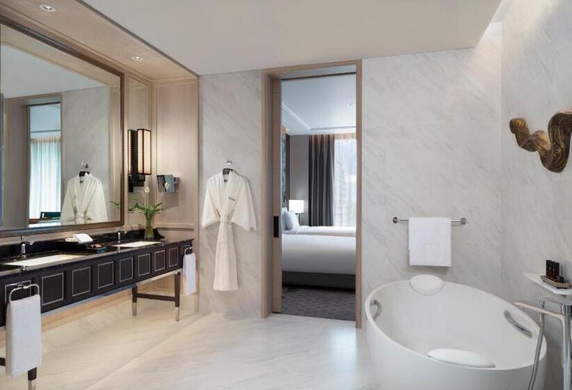 Executive Suite King Bed